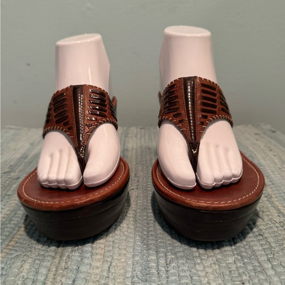 Cole Haan Grier platform wedge thong sandal. Brown. Size 7.5 - Picture 2 of 8